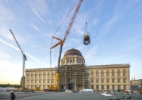 Montage der Kuppellaterne auf dem Humboldt-Forum/Berliner Schloss im Mai 2020 