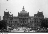 Reichstag nach Bomben-Anschlag 1929. Foto: Wikimedia Commons/ Bundesarchiv, Bild 102-08328 / CC BY-SA 3.0 DE   