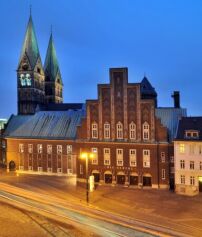 Die Glocke und der St. Petri Dom vor der Erweiterung. Foto: Mark Bollhorst
