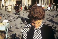 Venice Den. S. Marco, Denise Scott Brown auf dem Markusplatz, circa 1956
