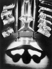 Karla Grosch im Tanz in Metall, Oskar Schlemmer und Bauhaus-Bhnenwerkstatt  