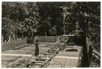 Delfina Glvez de Williams auf der Baustelle der Casa sobre el arrayo im Jahr 1944