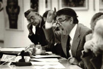 Wiens späterer Bürgermeister Helmut Zilk (SPÖ) auf einer Veranstaltung in der Wiener Secession zum Neubau am Ballhausplatz im April 1980