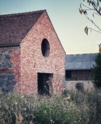 Anerkennung ländliches Bauen im Bestand: Feldsteinhaus Uckermark in Gerswalde von Katharina Löser und Daniel Groß