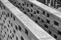 Das zweischalige Filtermauerwerk im Bau, Juli 2004