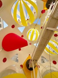 Im Innern des Volumens TONUTOPIE in Genf, 2025