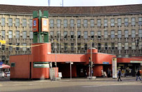 Das poppige Eingangsbauwerk am Fehrbelliner Platz vom Rmmler, 1971