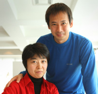Yui Tezuka (rot) und Takaharu (blau)