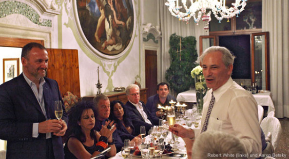 Unseren Bericht zu den erhellenden Gespr�chen im Dark Side Club lesen Sie auf www.designlines.de.